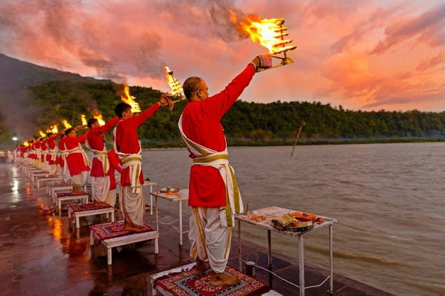 Ganga aarti in triveni ghat - Yoga retreat in India